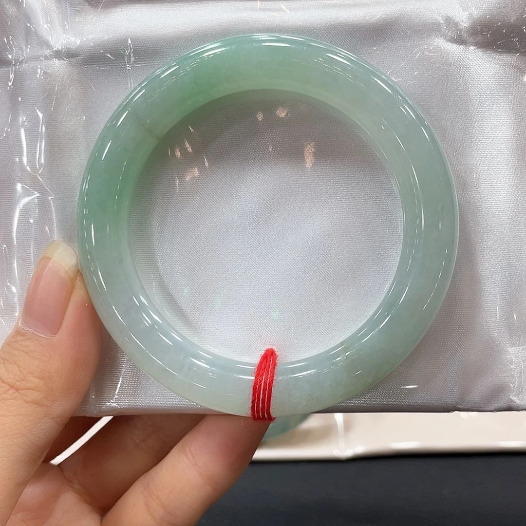 翡翠手镯未镶嵌翡翠手镯