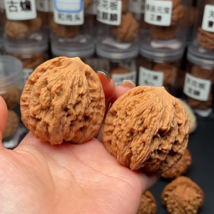 文玩核桃吊坠汉高虎44.5