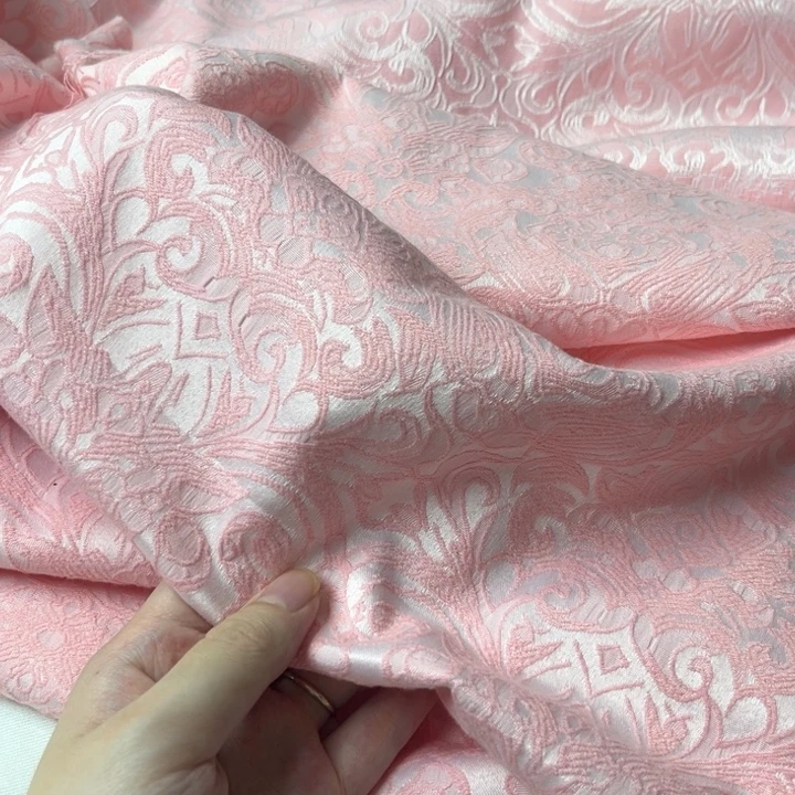 棉混纺粉色提花1米。