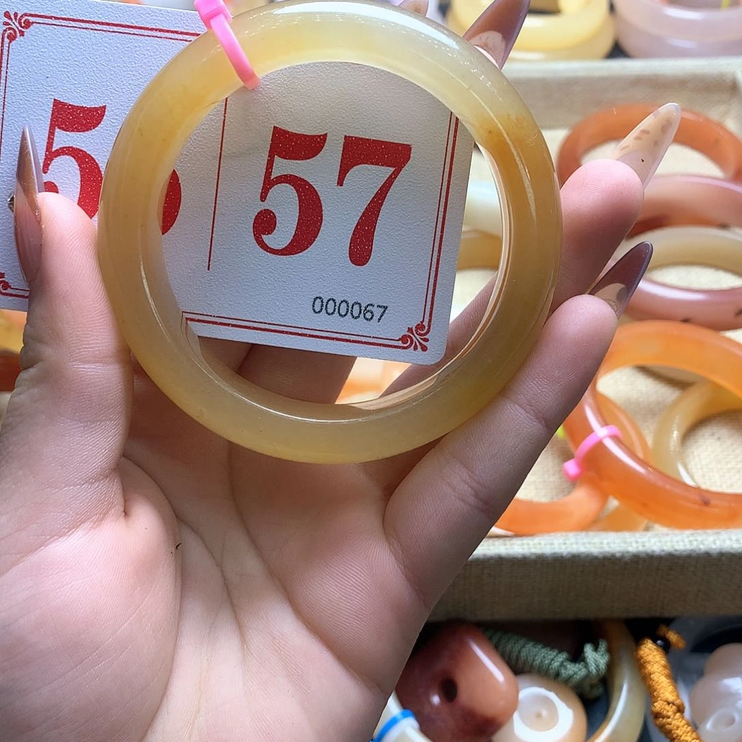 未镶嵌石英质玉（黄龙玉）手镯