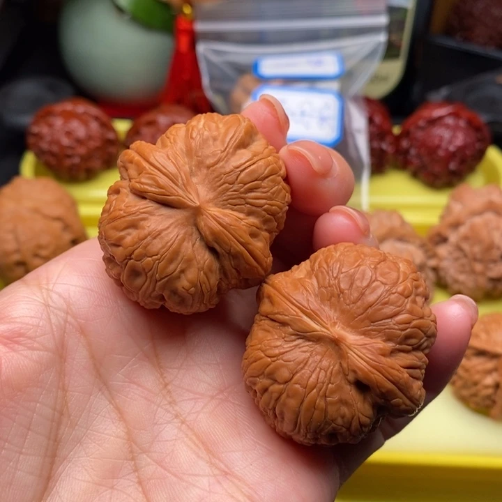 文玩核桃把件42元宝