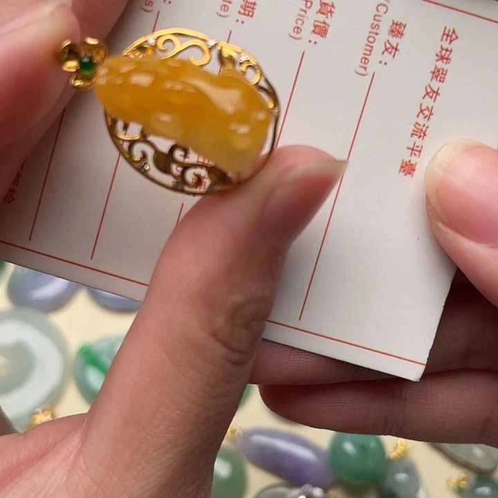 翡翠18K金镶嵌颈饰