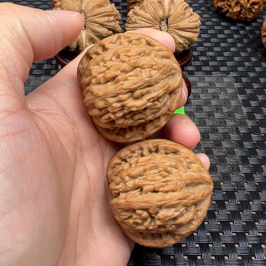 文玩核桃吊坠虎头王