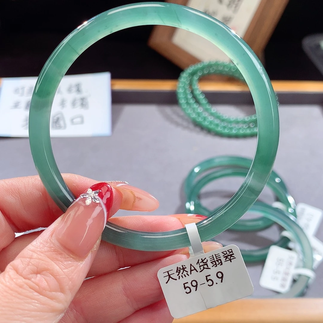 翡翠手镯（圆镯）未镶嵌