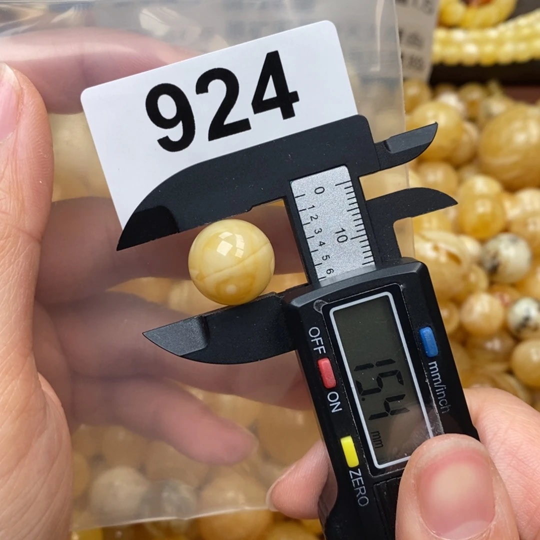 蜜蜡珠宝奇石未镶嵌