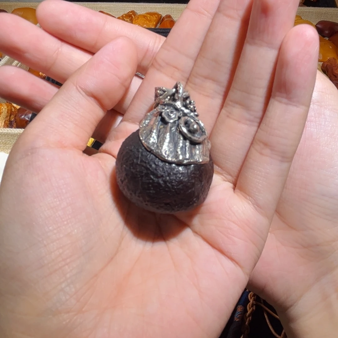 琥珀银S925镶嵌颈饰蜜蜡全皮吊坠