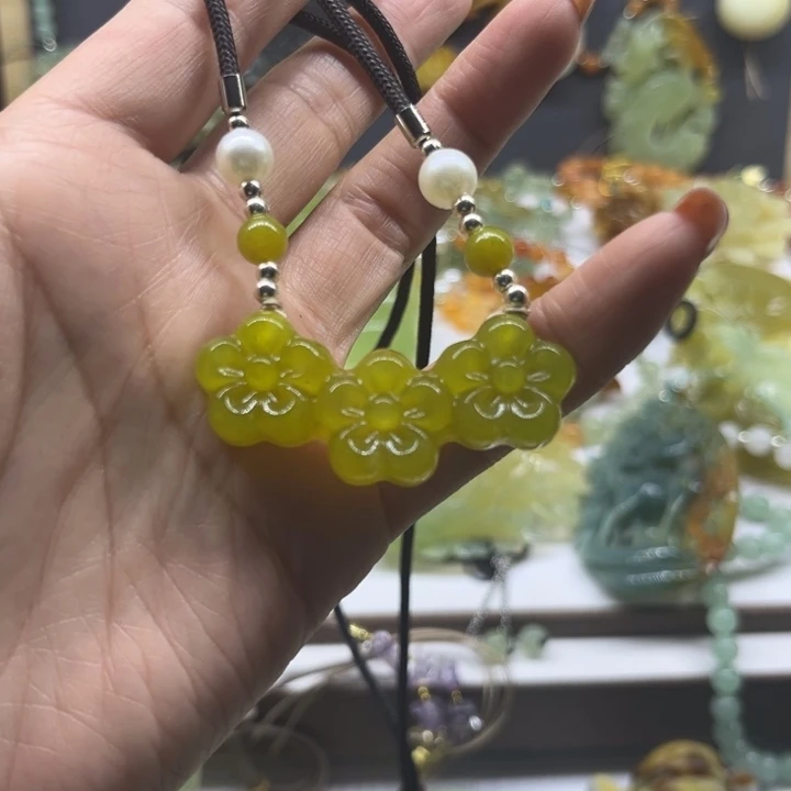 蛇纹石玉未镶嵌颈饰