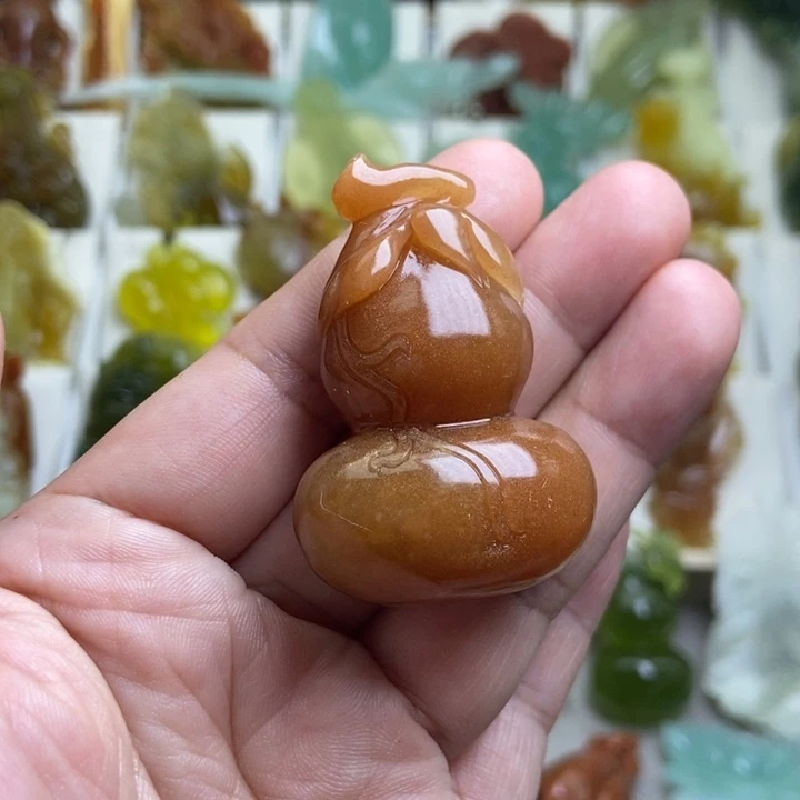 未镶嵌蛇纹石玉挂件