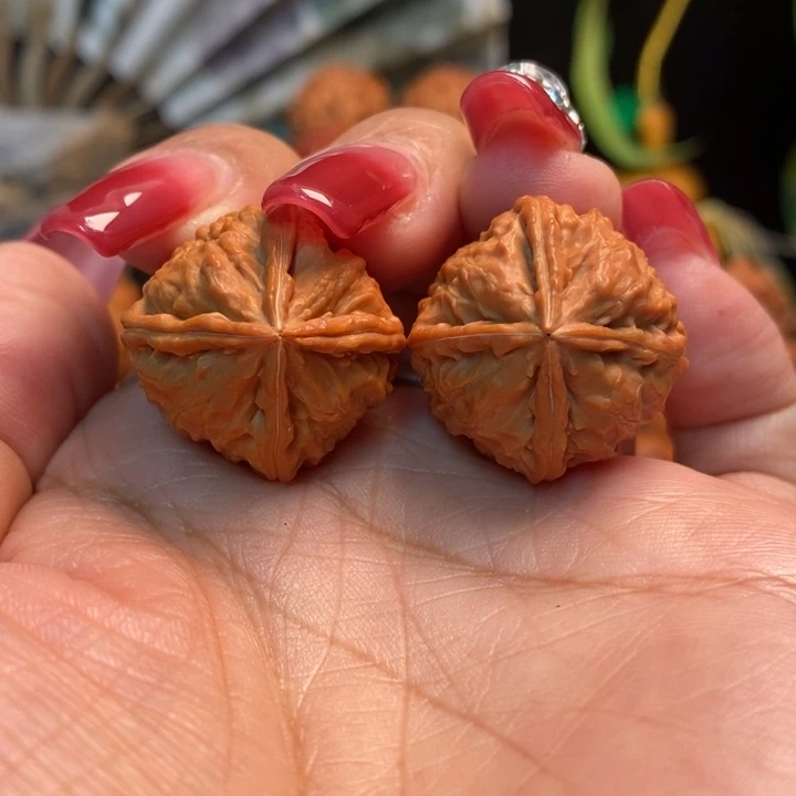 文玩核桃把件四棱