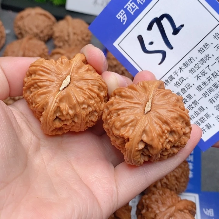 桃核吊坠40白狮子572号牌