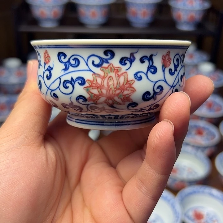 青花釉里红炉式杯缩釉活动款