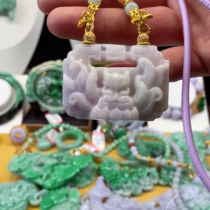 翡翠颈饰未镶嵌翡翠吊坠