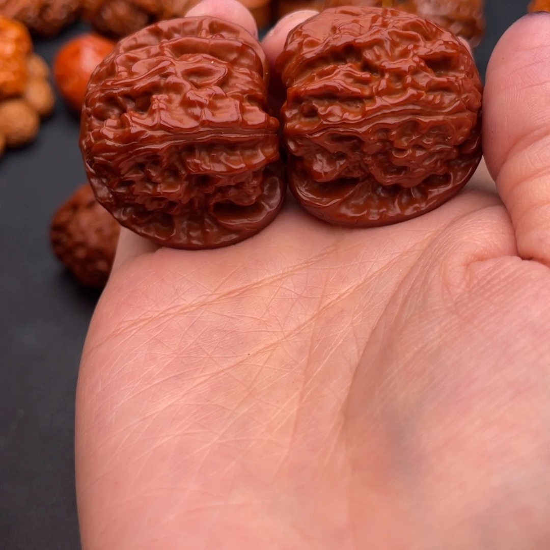 趙***.文玩核桃把件白狮子