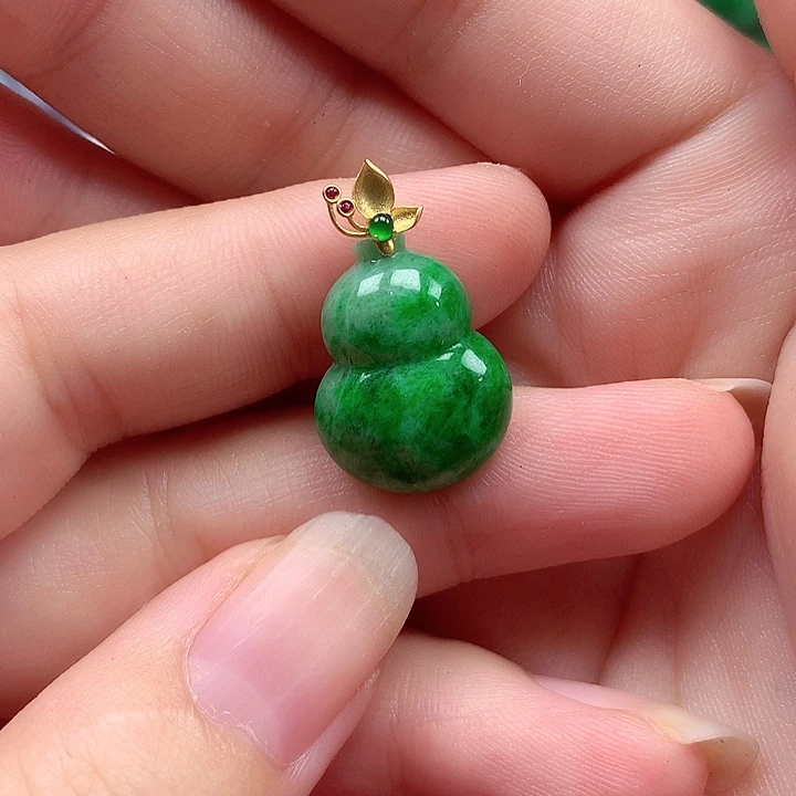 翡翠18K金镶嵌颈饰翡翠