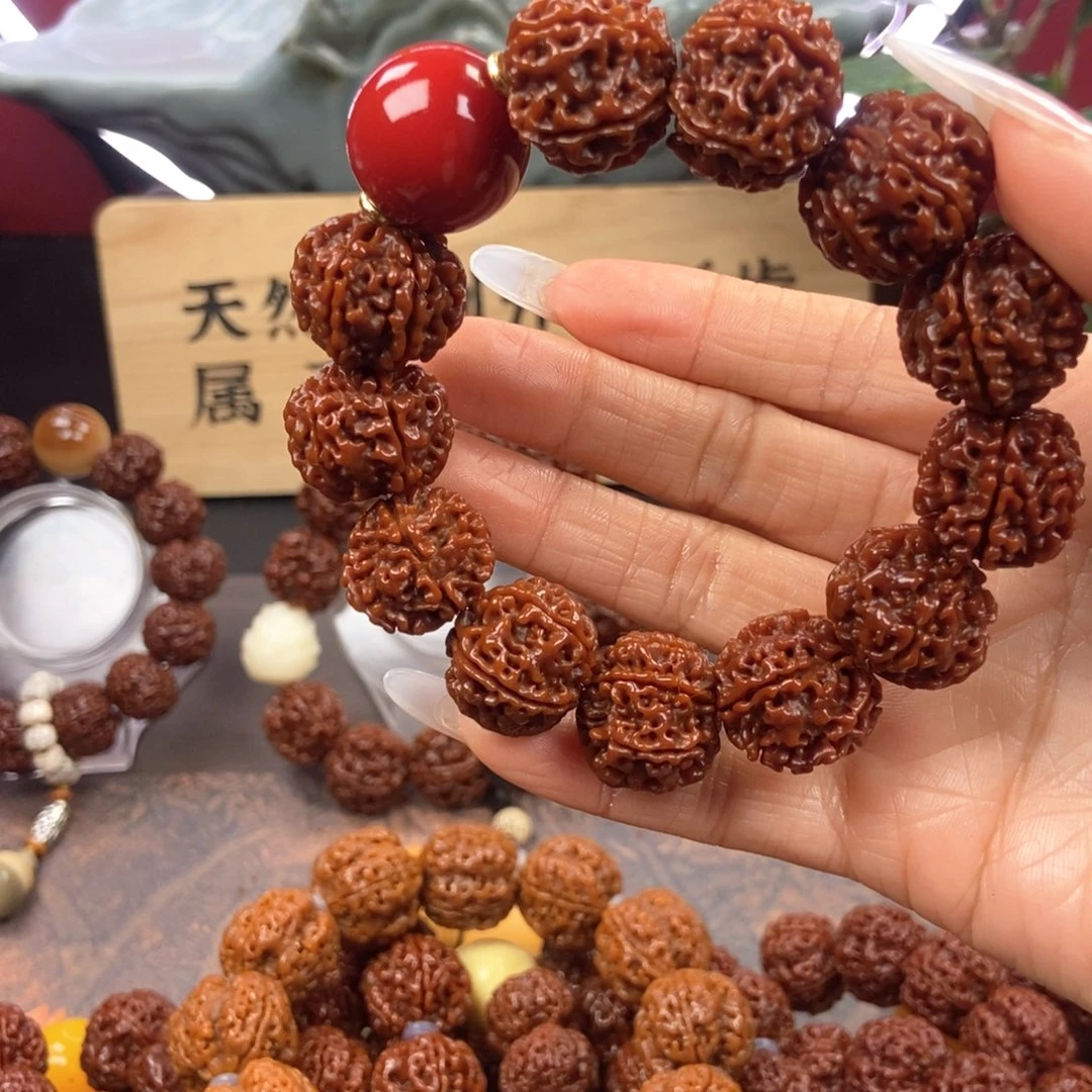 金刚菩提吊坠620红。