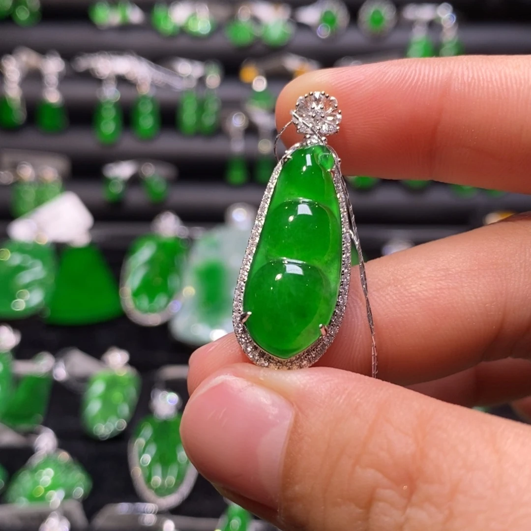 翡翠颈饰18K金镶嵌天然翡翠