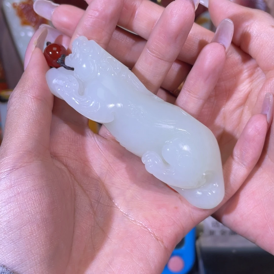 晓***亮和田玉未镶嵌把件