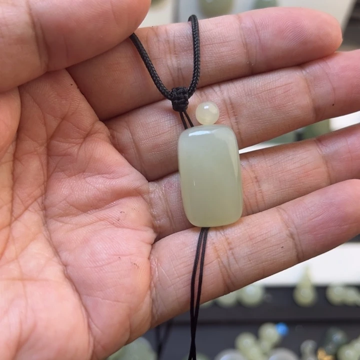 和田玉未镶嵌吊坠(不含链)666