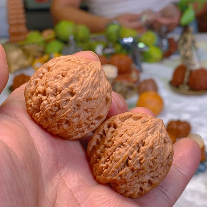 文玩核桃把件绣球