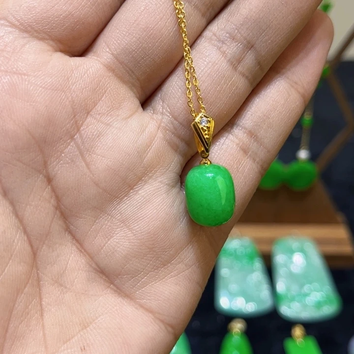 翡翠颈饰未镶嵌吊坠
