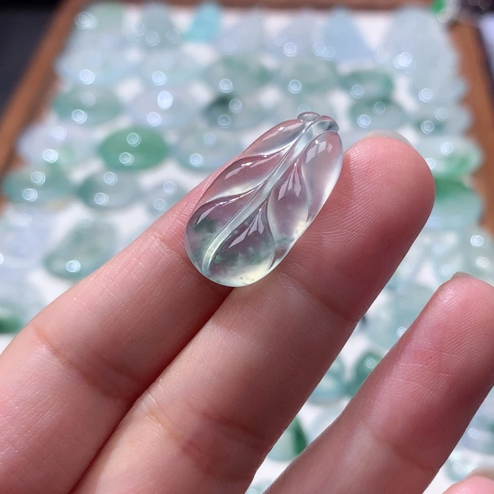 颈饰未镶嵌翡翠高冰飘花叶子