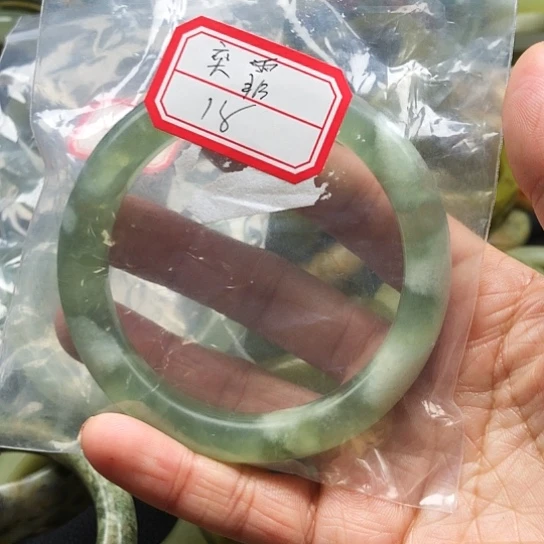 蛇纹石玉手镯未镶嵌奕*