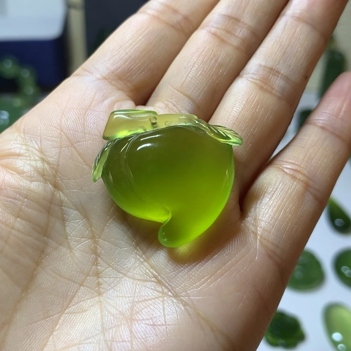 岫玉未镶嵌颈饰吊坠