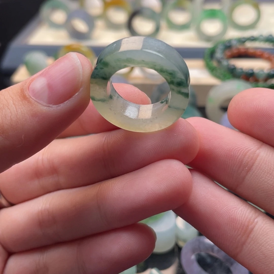 未镶嵌定制翡翠黄带飘花