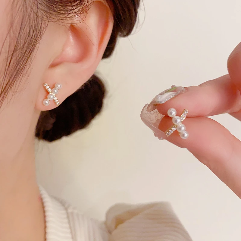 铜合金仿珍珠耳饰 S925通勤款时尚小巧甜美微镶米珠交叉耳钉百搭