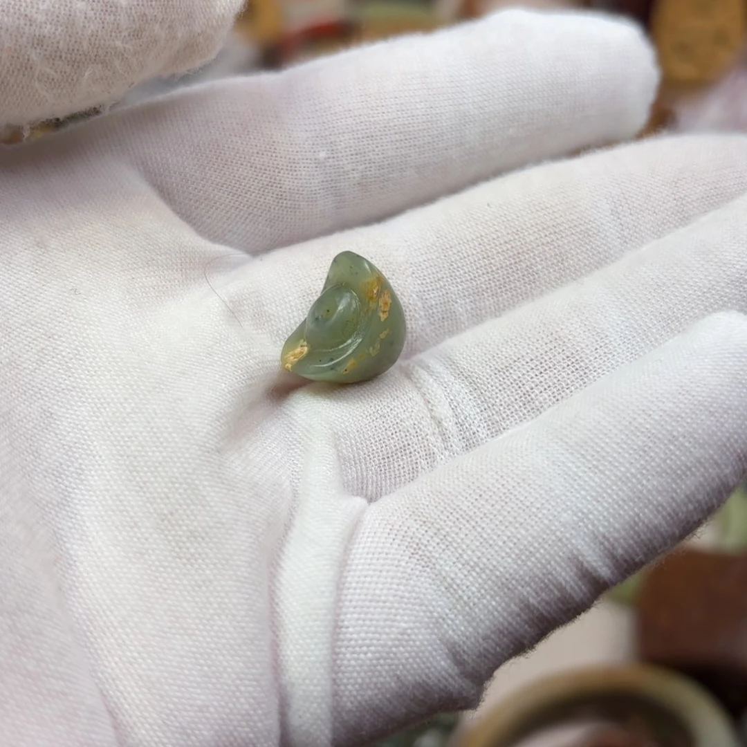 岫岩河磨玉（透闪石质玉）颈饰未镶嵌画****界