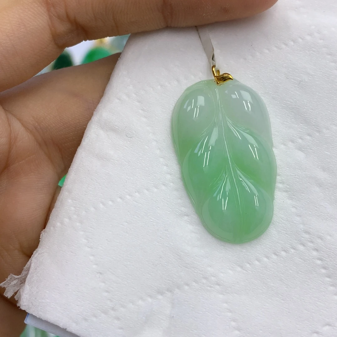 翡翠18K金镶嵌颈饰翡翠