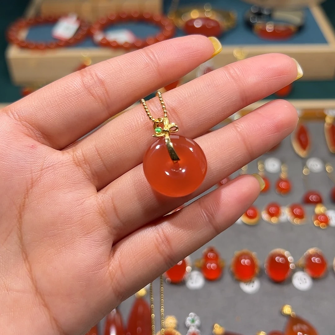 南红玛瑙18K金镶嵌颈饰