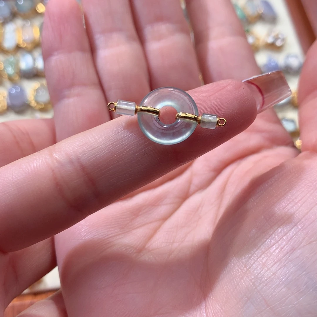 翡翠挂件18K金镶嵌西****?翡翠