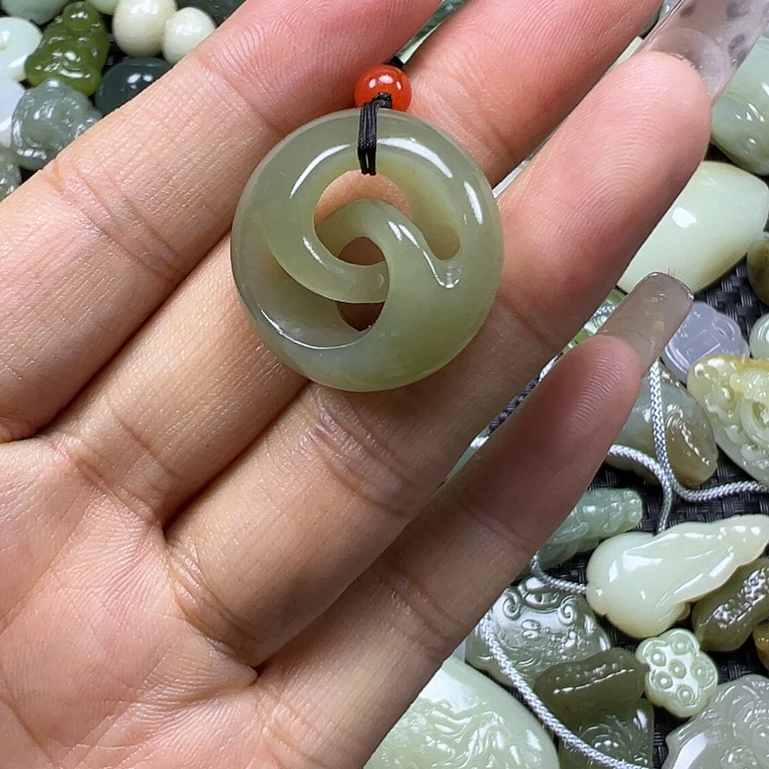 关***姐颈饰未镶嵌和田玉