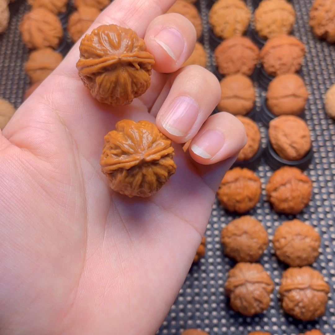 核桃把件野生一玲珑