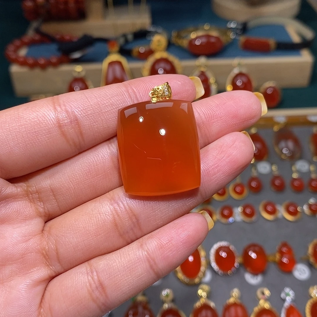 南红玛瑙18K金镶嵌颈饰