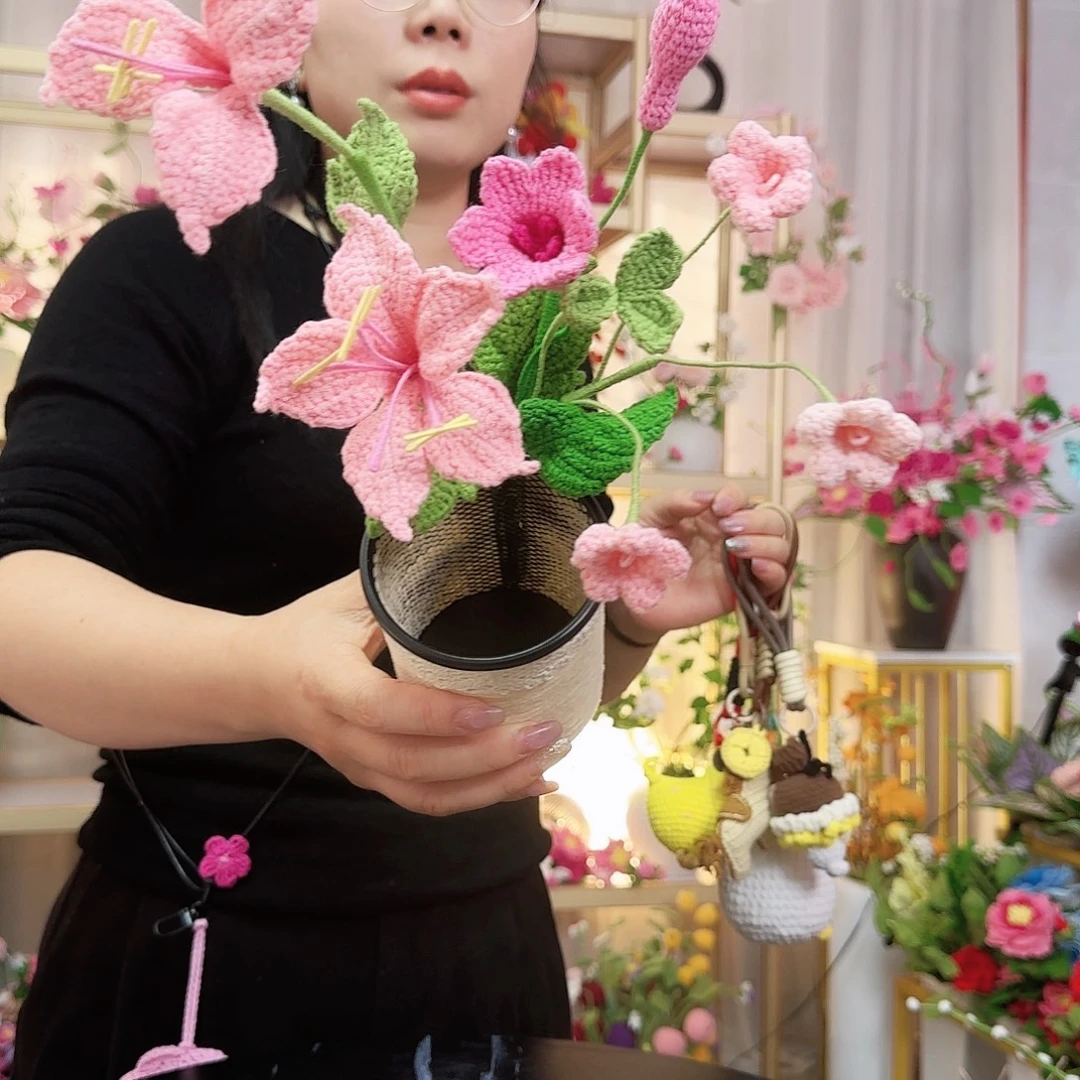 纯手工钩织手工钩织设计笔筒