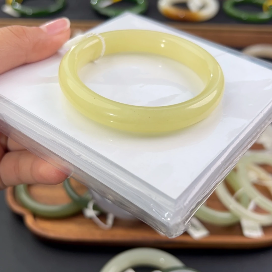 喵***～和田玉未镶嵌手镯