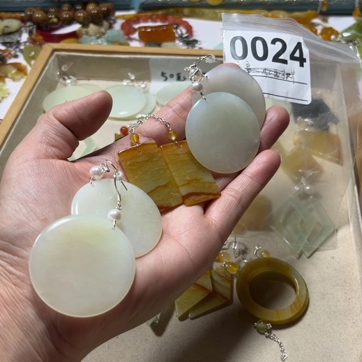 好***满蛇纹石玉未镶嵌耳饰