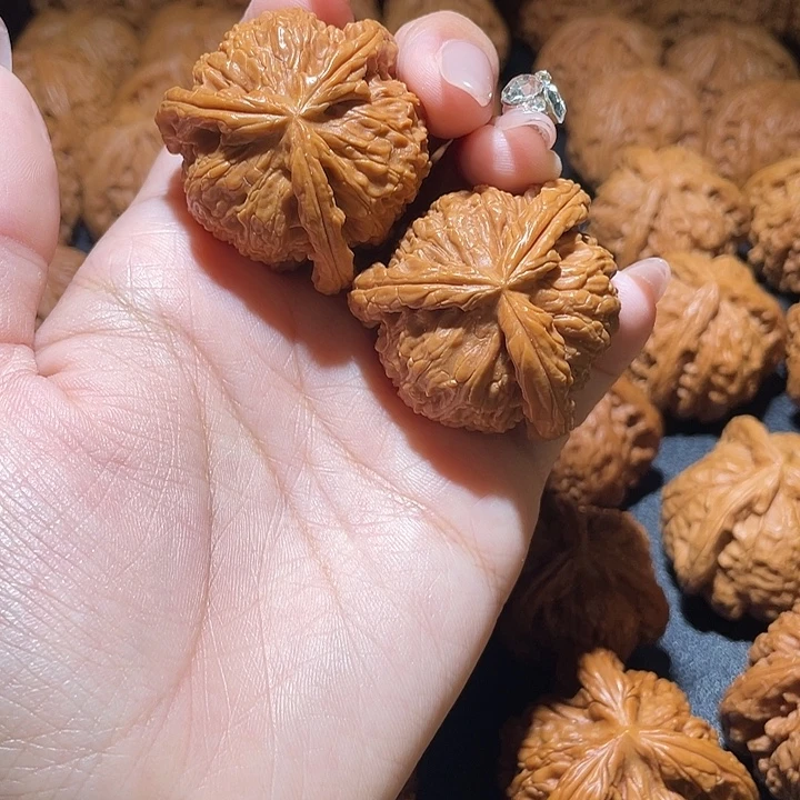 五***雨文玩核桃吊坠小妹三棱