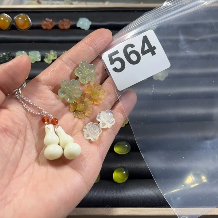 蛇纹石玉耳饰合金体****稿