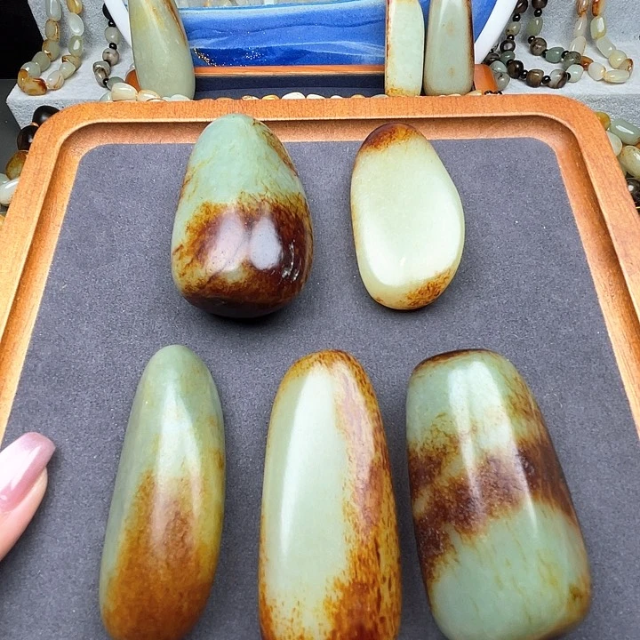 和田玉颈饰未镶嵌沉**行