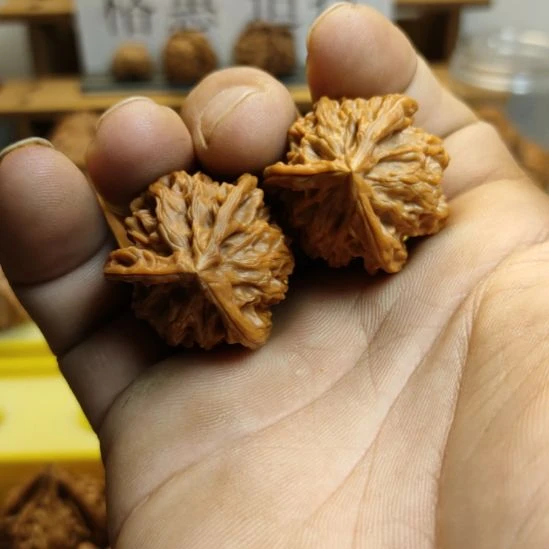 把件文玩核桃盘山三棱核桃，