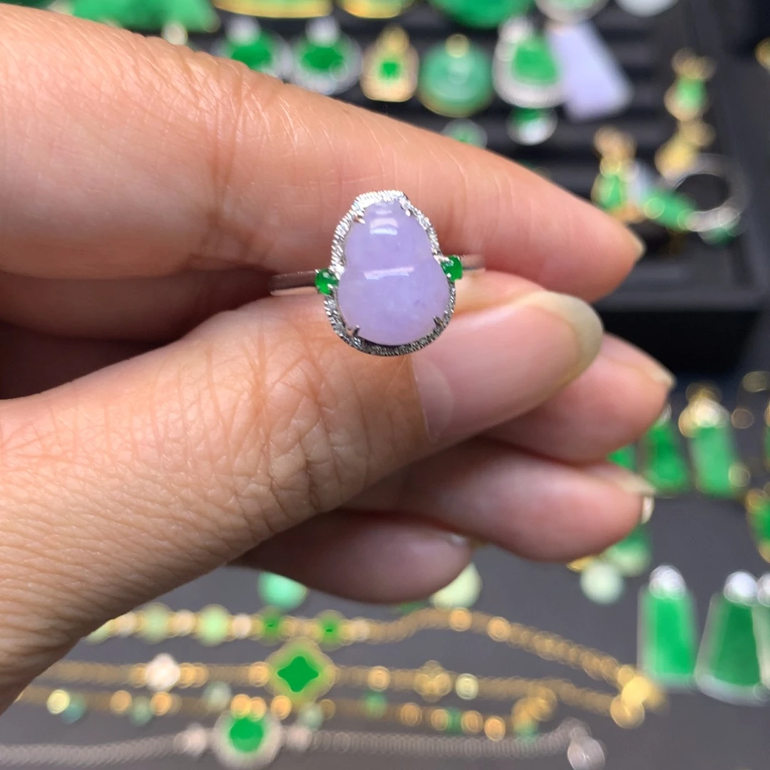 翡翠18K金镶嵌颈饰有纹