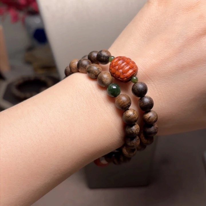 沉香手串越南芽庄绿棋瘤疤0.8设计➕紫檀木雕