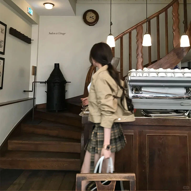 2025早秋新品ins气质英伦风卡其短风衣外套+蝴蝶结无袖衬衫+短裙