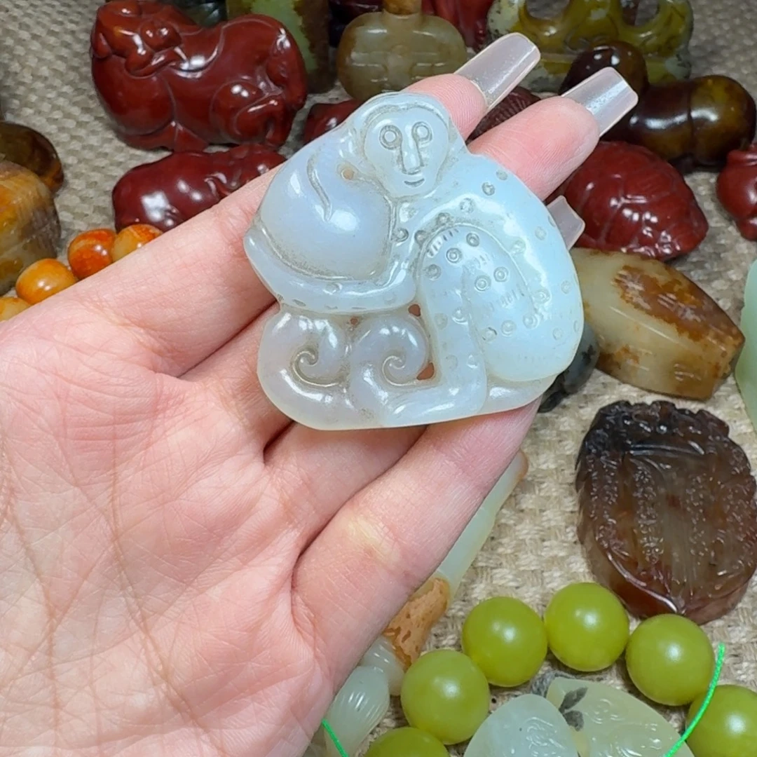 蛇纹石玉未镶嵌颈饰