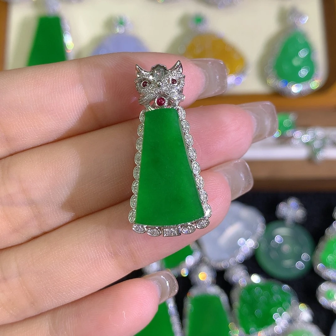 翡翠18K金镶嵌颈饰888888