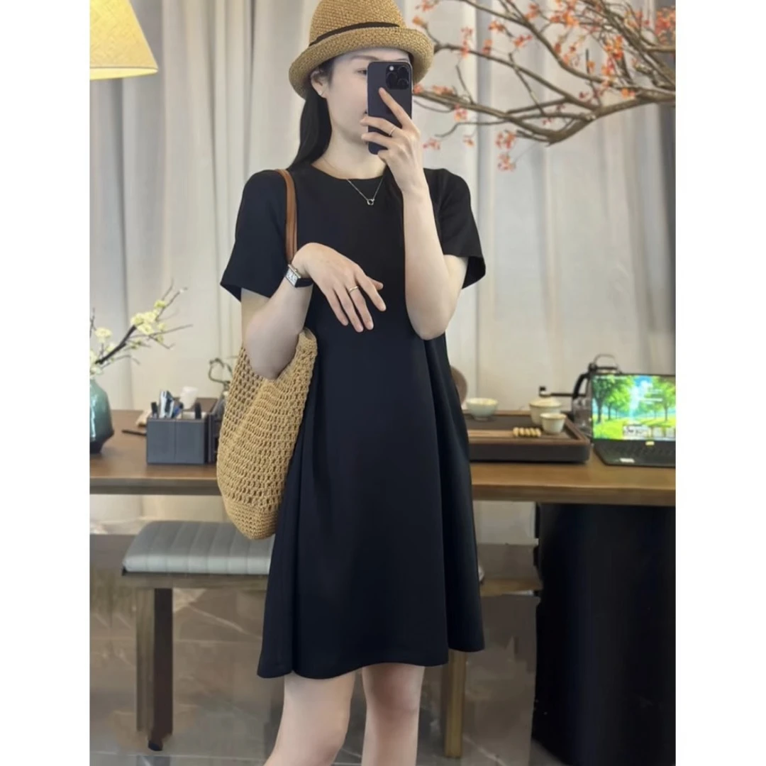 2025新款夏季黑色圆领短袖连衣裙气质时尚宽松显瘦法式减龄小黑裙