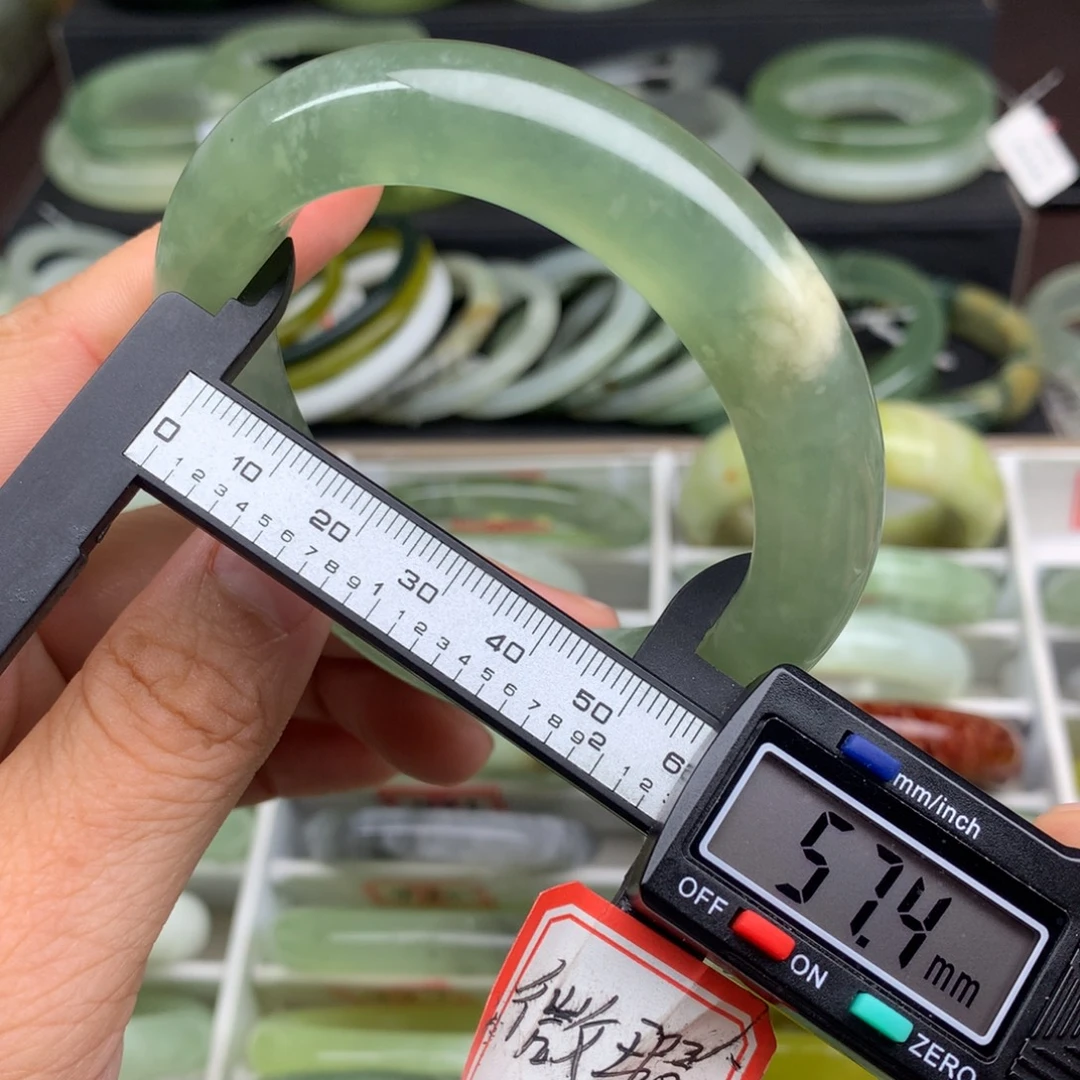蛇纹石玉未镶嵌手镯520